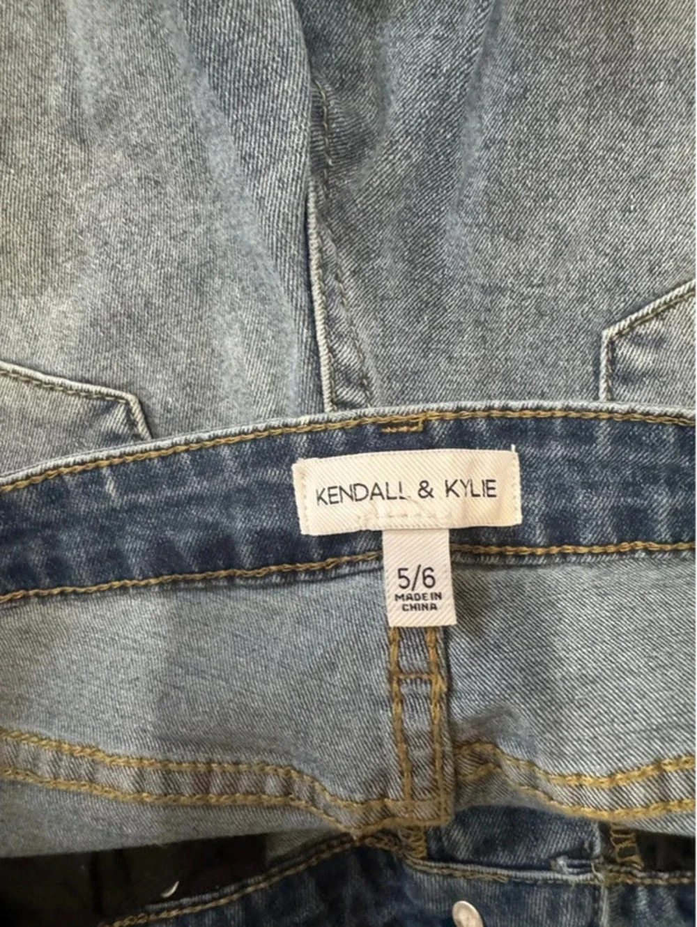 Women’s jeans Kendall & Kylie light wash flare size 5/6